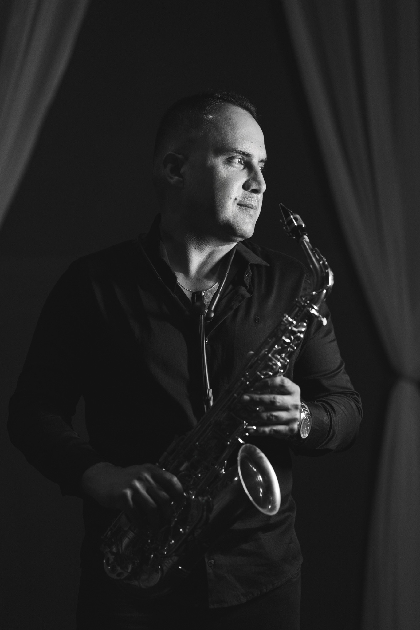 Retrato de Lucas Camarano com o saxofone